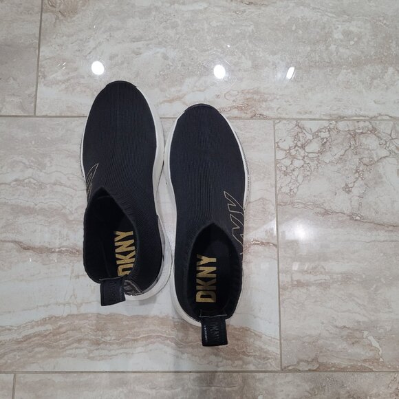 DKNY Women's Nona Pull-On Logo Sock Sneakers. 6.5. Black. - Picture 14 of 16